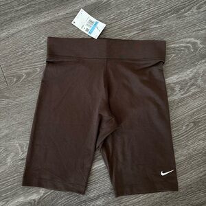 Nike Brown High-Waisted Biker Shorts Size MEDIUM